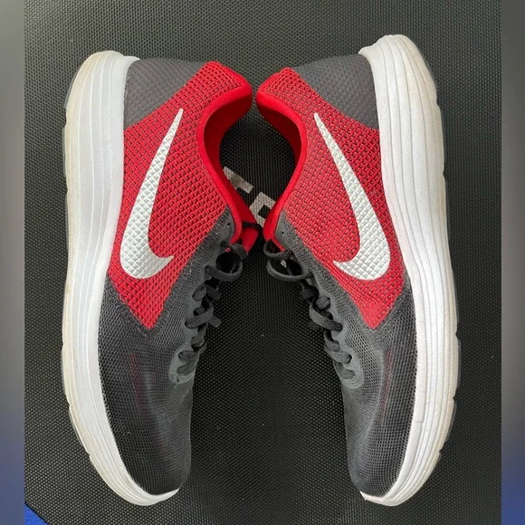 NIKES | 12 | MENS - Picture 4 of 10